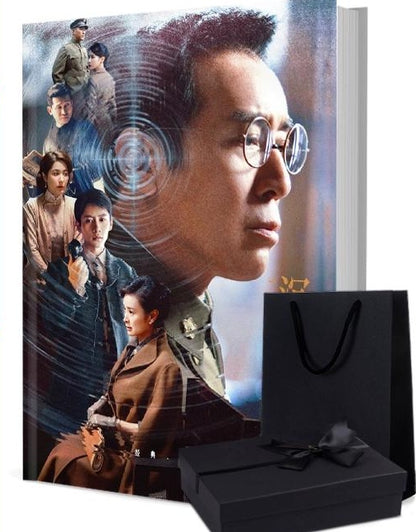 中国ドラマ 沉默的荣耀写真集1冊 A4ポスター4枚 しおり4枚 LOMOカード10枚