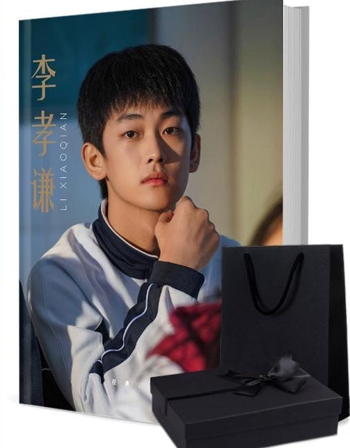 李孝谦（リー・シャオチェン） 写真集1冊 A4ポスター4枚 しおり4枚 LOMOカード10枚