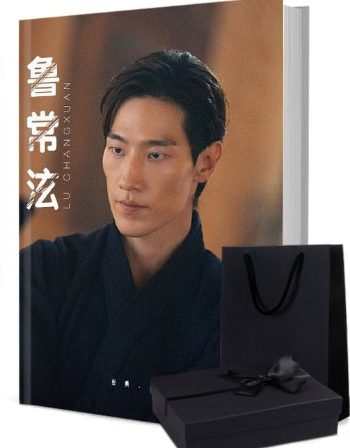 李沐（ムーン・リー） 写真集1冊 A4ポスター4枚 しおり4枚 LOMOカード10枚