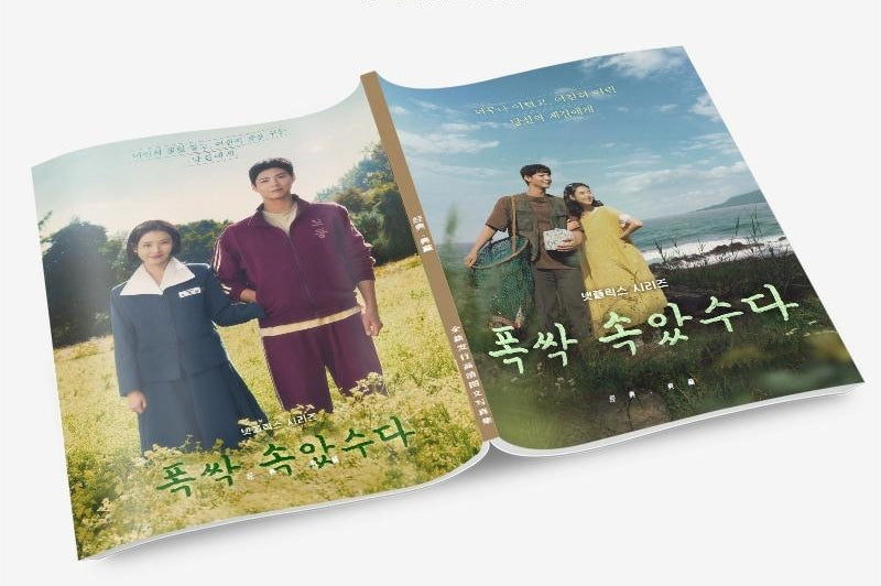 おつかれさま 写真集1冊 A4ポスター4枚 しおり4枚 LOMOカード10枚